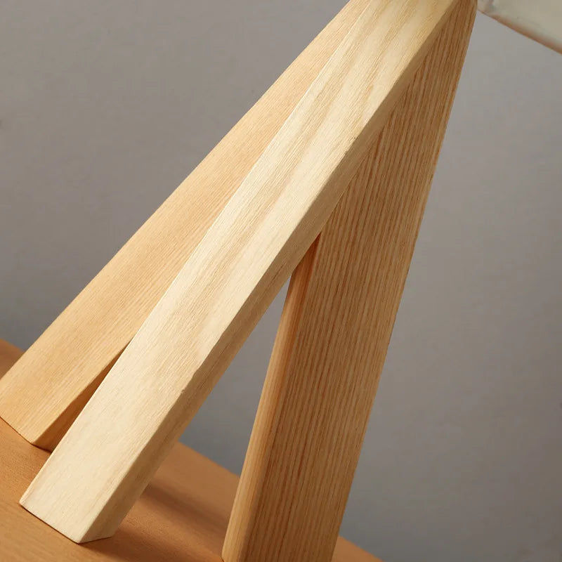 Houten tafel lamp met modern design