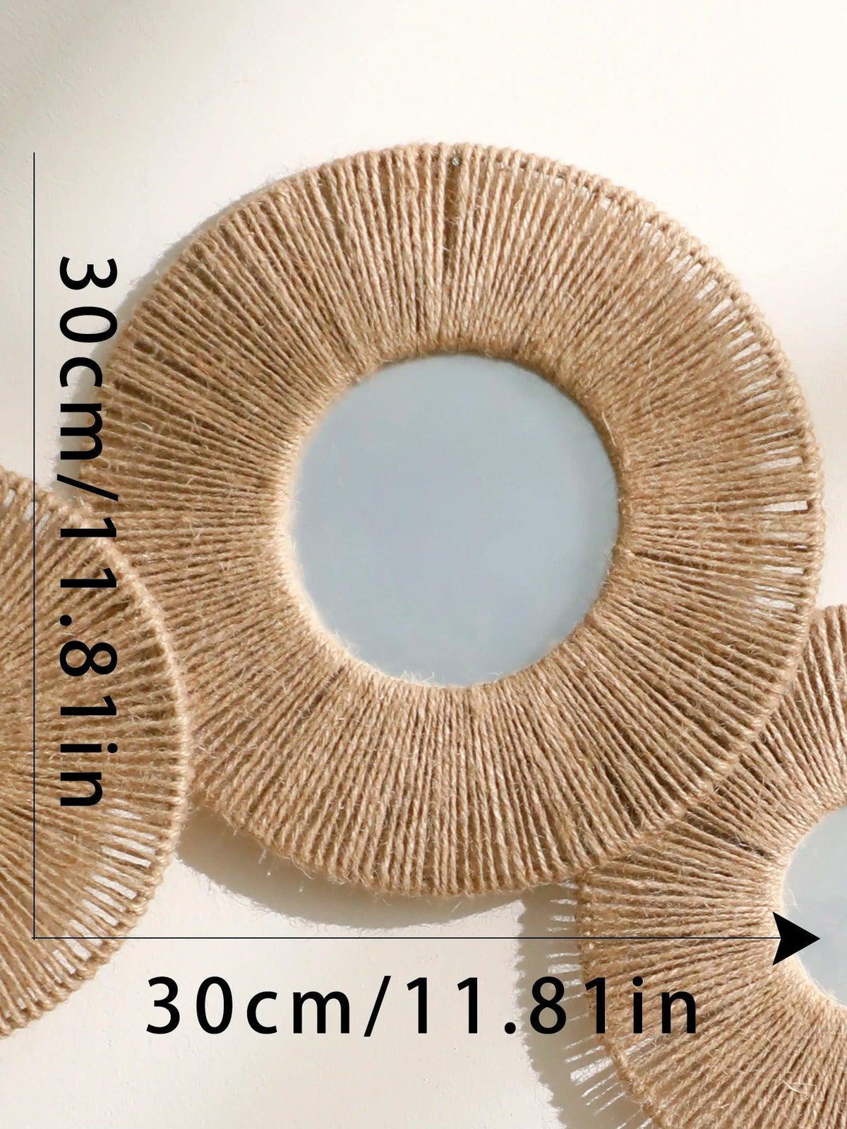 Interieur Nest | Ronde decoratieve wandspiegel in boho stijl met geweven henneptouw