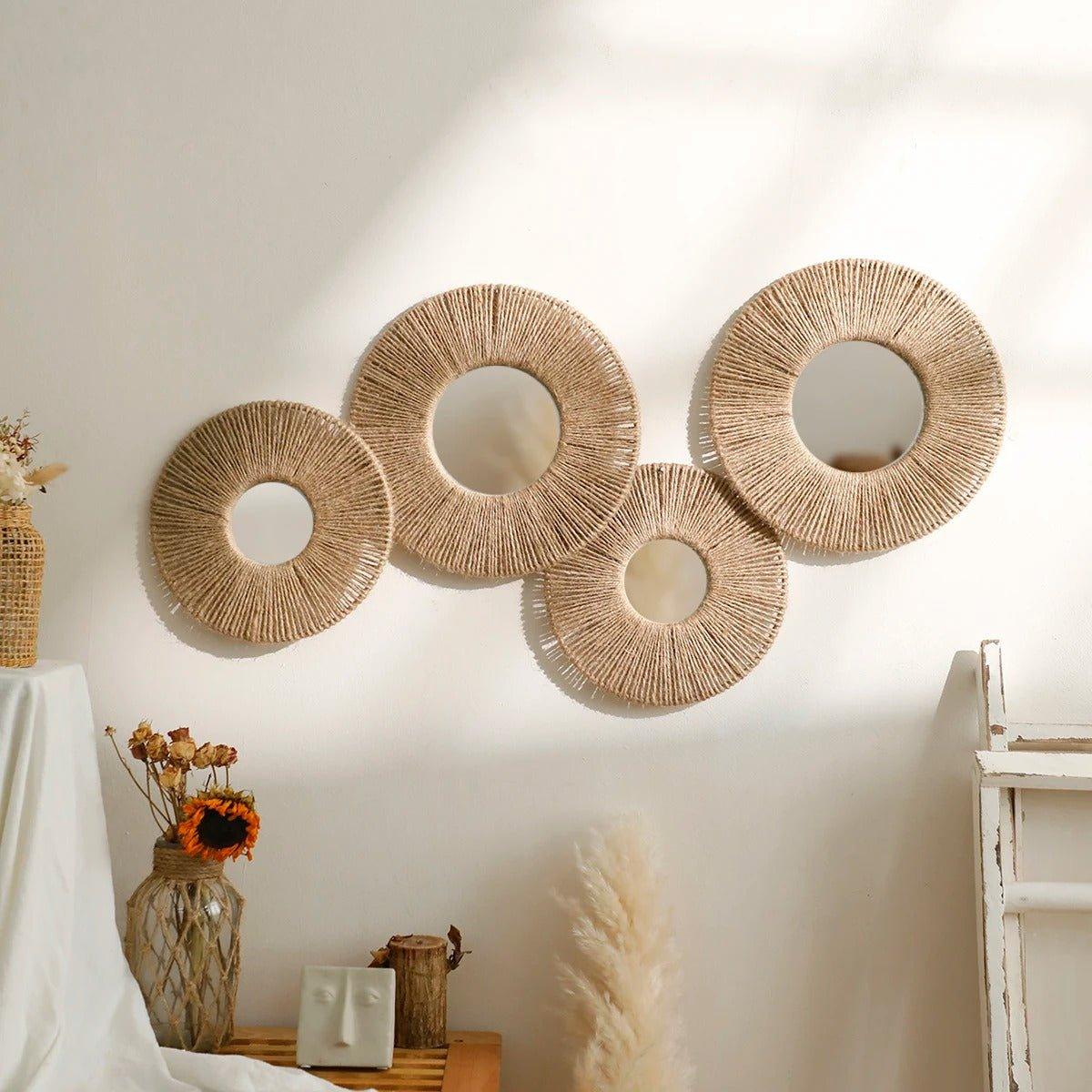 Interieur Nest | Ronde decoratieve wandspiegel in boho stijl met geweven henneptouw