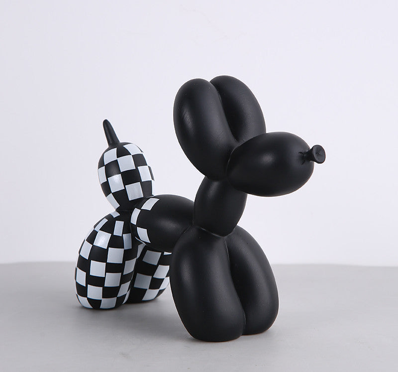 Zwarte en witte ballonnenhond